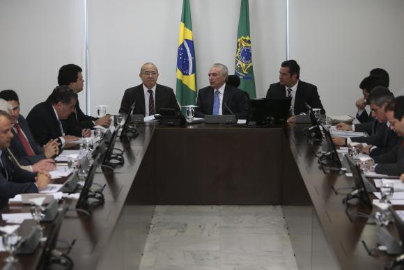 Temer diz que inflação ficará no centro da meta em 2017